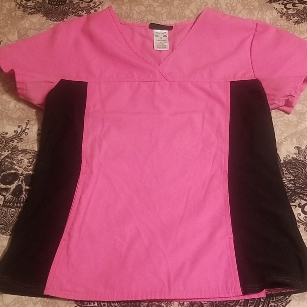 Cherokee scrub top